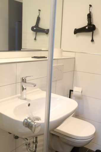 Bathroom 3, BergButzen mit Balkon, Goslar