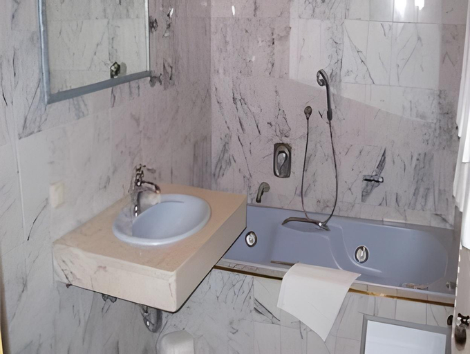 Bathroom, Landhotel Weißes Rossle - Restaurantbetrieb von Donnerstag bis Sonntag, Oberallgäu