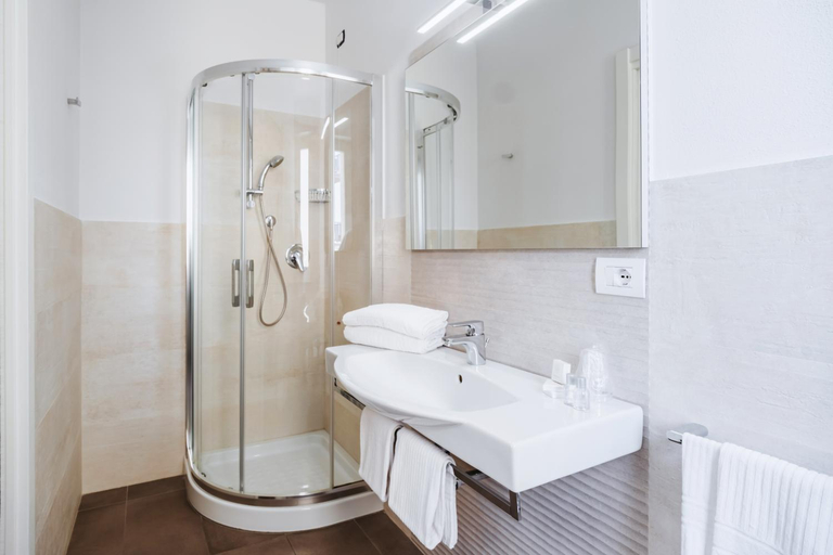 Others 5, Rooms Angedras, Sassari