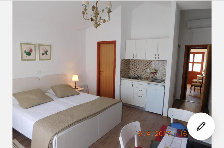 Others 4, Apartmani ljuta naranca, Pojezerje