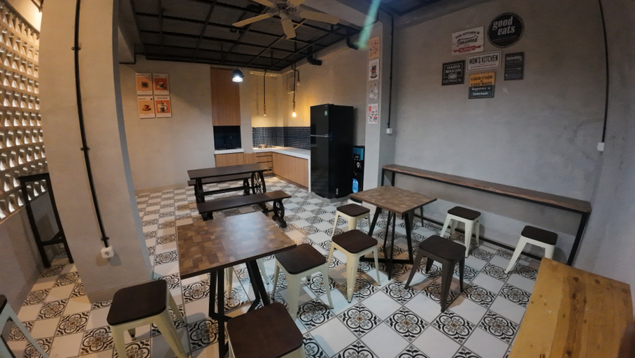 Food & Drinks 4, T-QLa Industrial Co-living, Manado