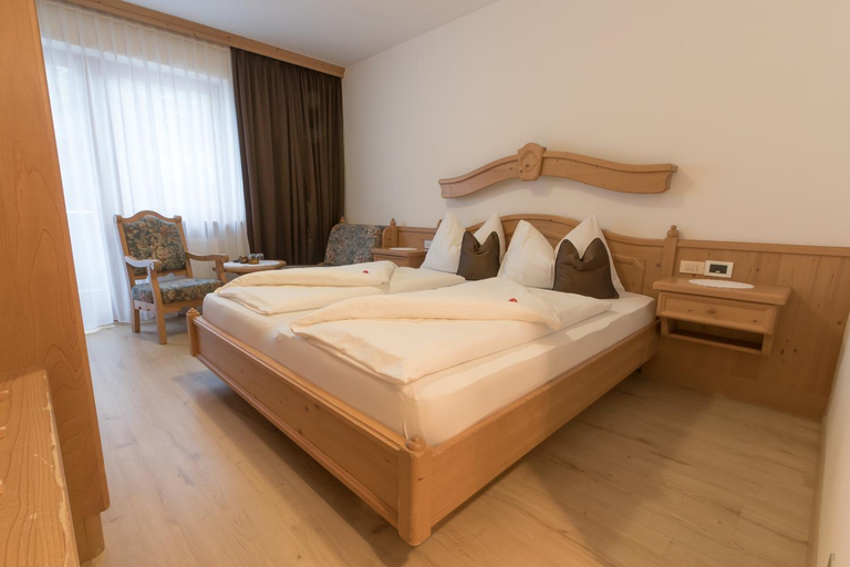 Bedroom 2, Pension Garden Hotel, Bolzano