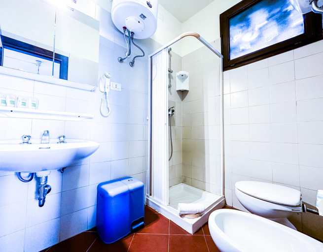 Bathroom 3, Residence Hotel La Pelosetta, Sassari