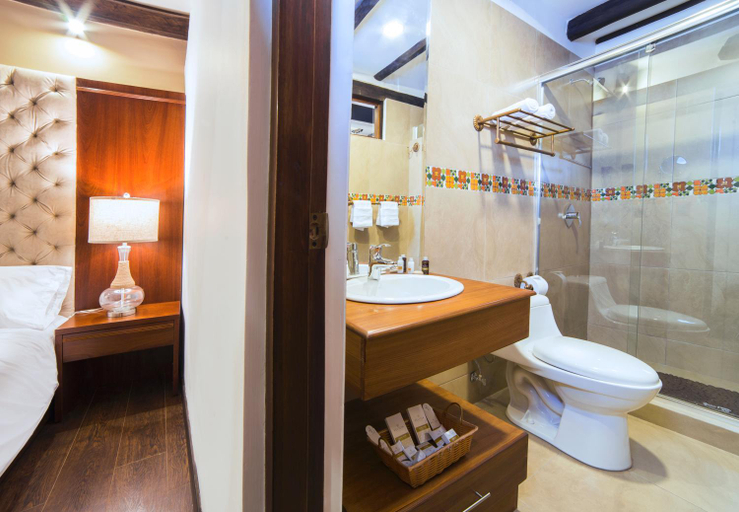 Bathroom 2, Felicia Hotel & Suites, Cuenca