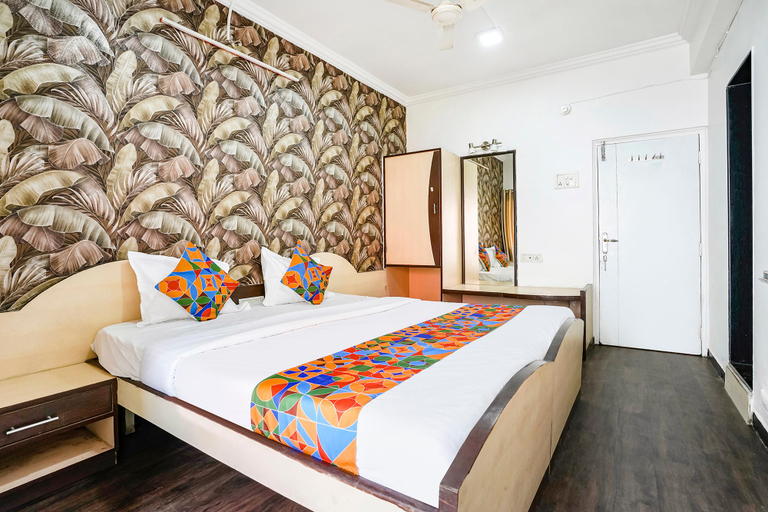 Bedroom 3, FabHotel Saroj Inn - Mumbai Naka, Nashik