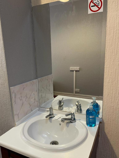 Bathroom 3, St Nicholas Hotel Kenton, London