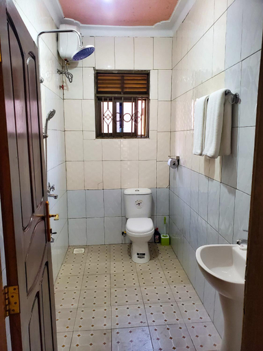 Bathroom 5, Mianzi Guest House, Kisoro