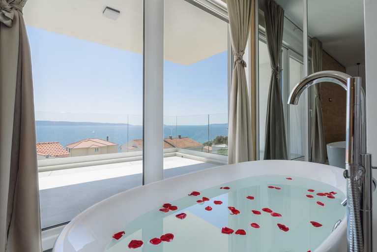 Bathroom 3, Apartments Villa Dalmatia, Okrug