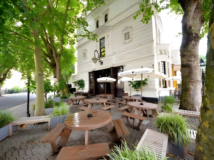 Food & Drinks, The Warrington Hotel, London