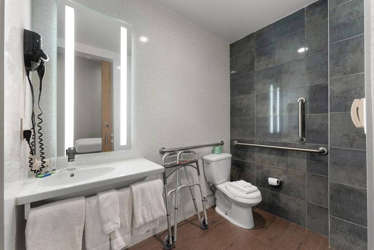 Bathroom 4