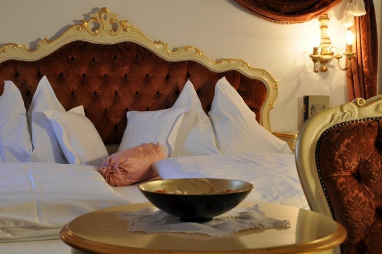 Bedroom, Ansitz Kandlburg, Bolzano
