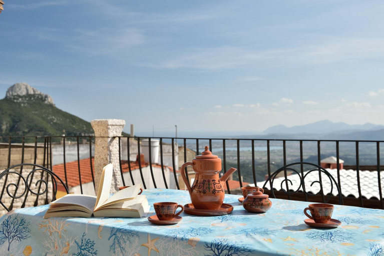 Others 5, Villa Maddalena con parcheggio privato, Ogliastra