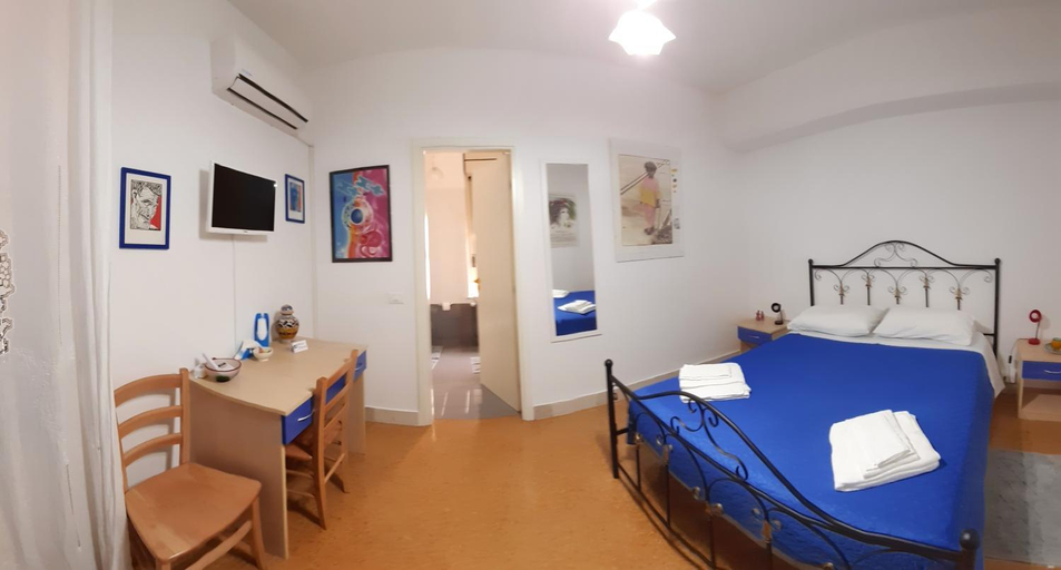 Bedroom 2, Benvenuti al Massimo, Palermo