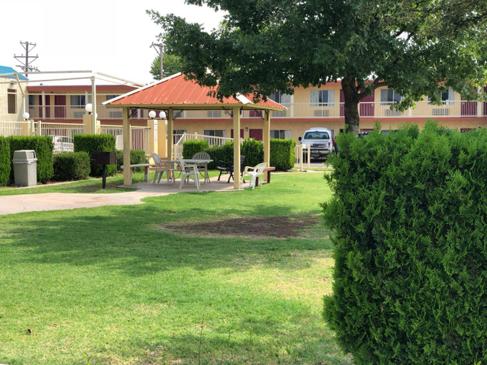 Others 3, Lone Star Inn, Lubbock