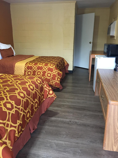 Bedroom 3, Royal Inn, Brown