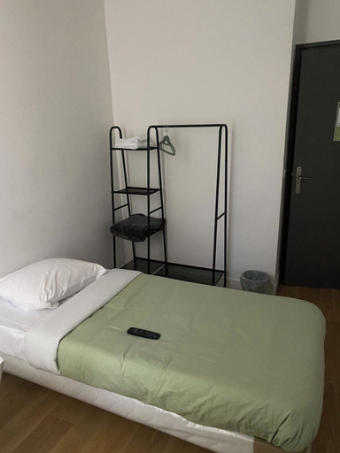 Bedroom 5, Le Palmier, Seine-Saint-Denis