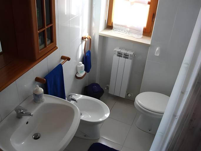 Bathroom 2, Il Porto, Perugia