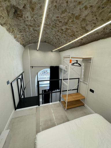 Others 3, Orange heart room, Napoli