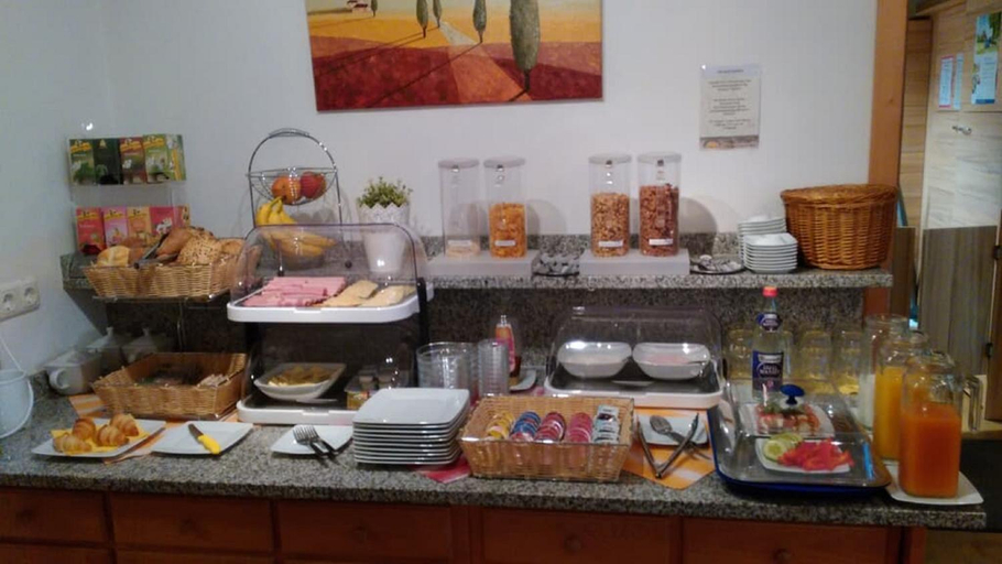 Food & Drinks