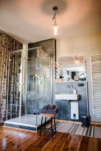 Bathroom 18