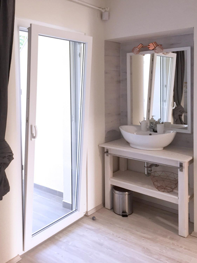 Bathroom 3, Magnolia, Nagykanizsai/Zalakaros