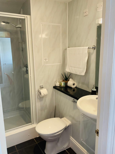 Bathroom 2, All Seasons Bed & Breakfast - Adults Only, North Somerset