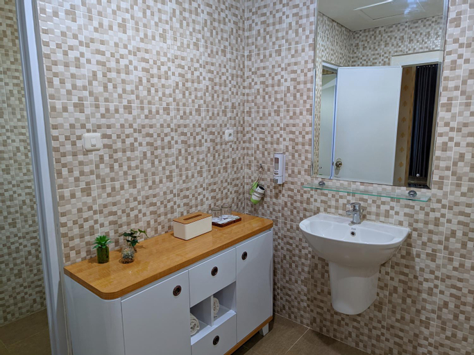 Bathroom 13