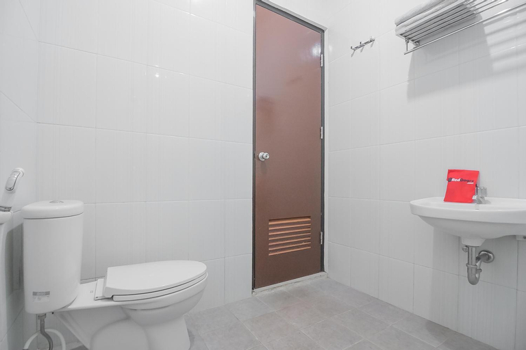Bathroom 11
