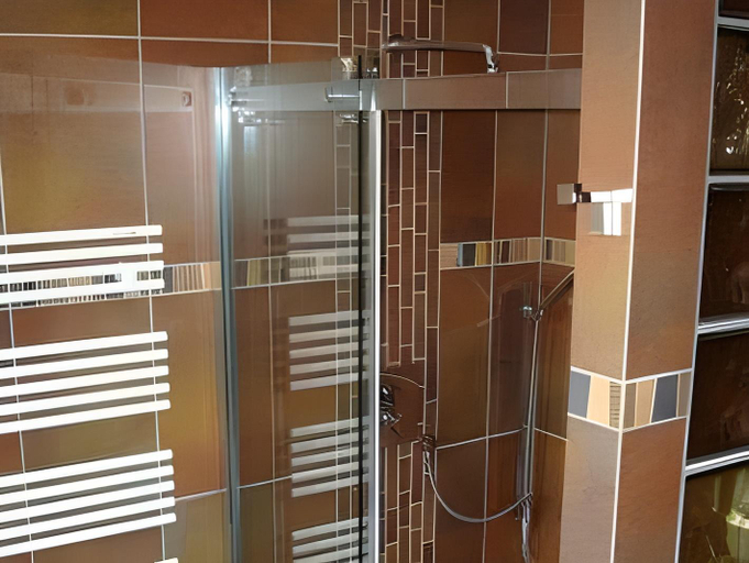 Bathroom 3, Gites du Caylar - Chambres et Appartments, Hérault