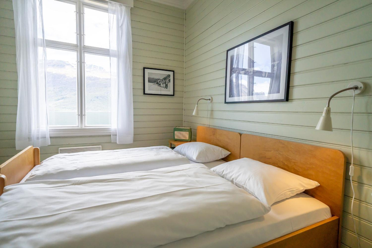 Others 3, Sommerhotellet, Vang