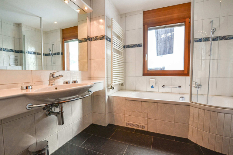 Bathroom 3, Casa Arturo 311, Raron