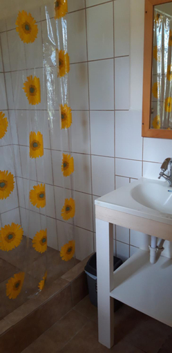 Bathroom 2, Mango Garden Cottages