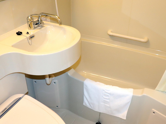 Bathroom 4, Toyoko Inn Iseshi Eki, Ise