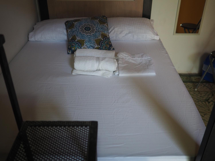 Others 3, Baboon Hostel, Santa Marta (Dist. Esp.)