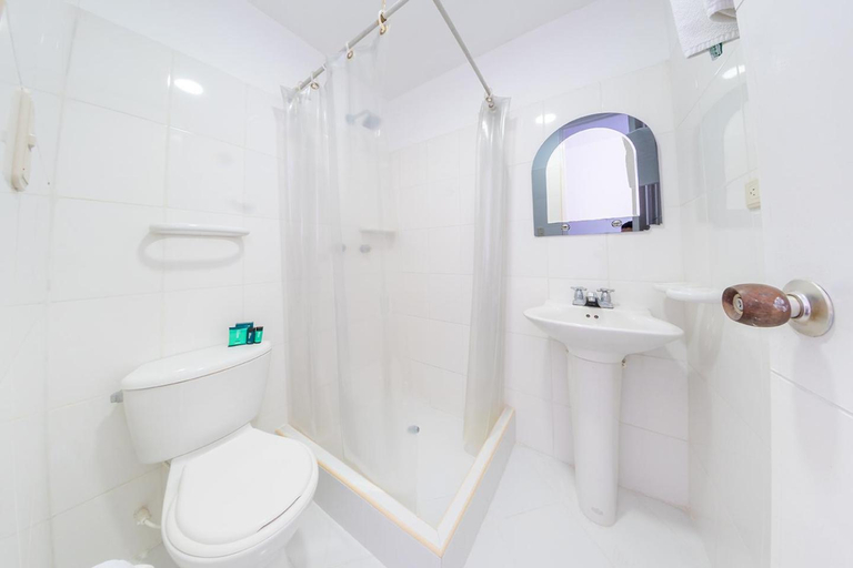 Bathroom 4, Ayenda Ambeima, Ibagué