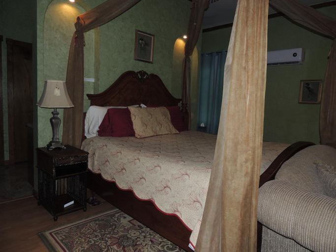 Bedroom 2, The Whispering Pines Inn, Cleveland