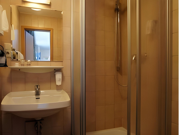 Bathroom 2, Hotel Cafe Restaurant Loreleyblick, Rhein-Hunsrück-Kreis