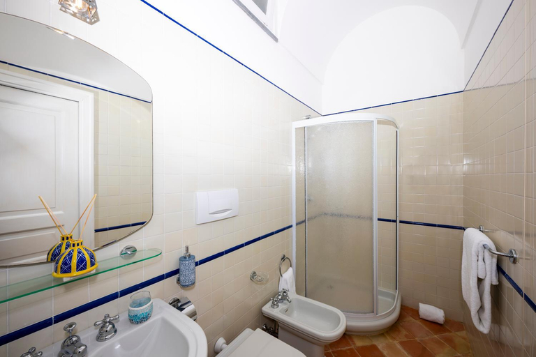 Bathroom 3, Villa Virea, Salerno