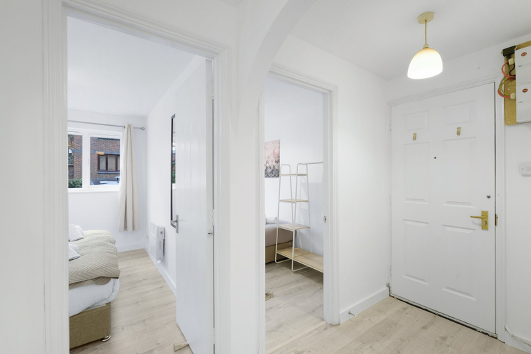 Bedroom 4, Charming 2 Bed 1Bath Apt -Transom Square, London