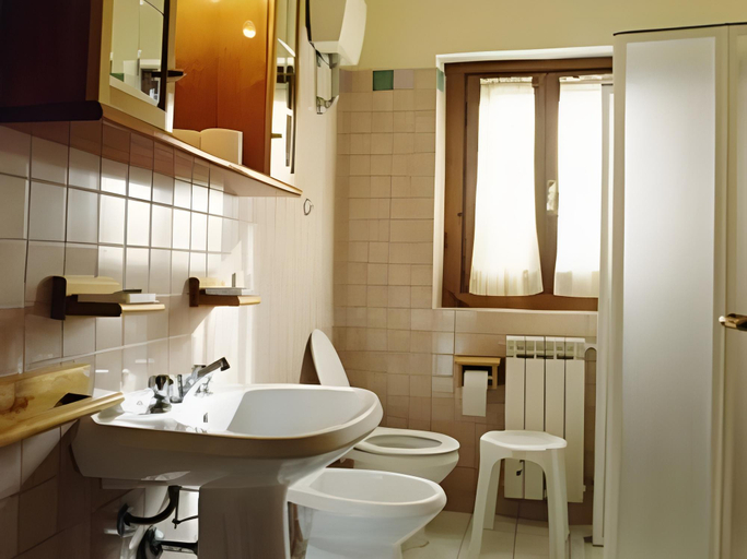 Bathroom 4, Podere San Giusto, Florence