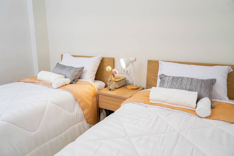 Bedroom 2, BnB98 Silom Hotel, Bang Rak