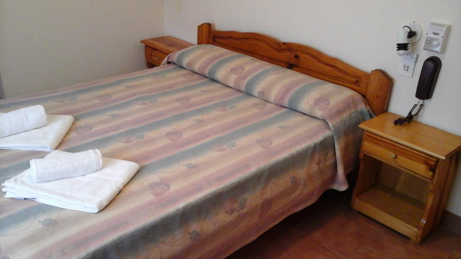 Bedroom 3, Hotel Mariska Dos Estrellas Superior, Villa Gesell
