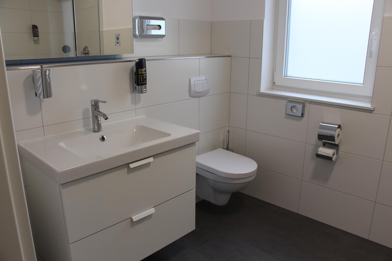 Bathroom 3, REGIOHOTEL Pfälzer Hof Wernigerode, Harz