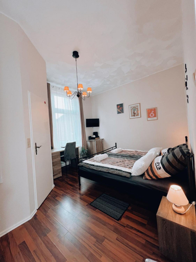 Others 4, Dions Rooms, Aurich