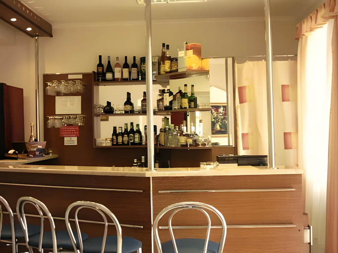 Food & Drinks 5, Sohaz Panzio es Apartmanhaz, Szolnok