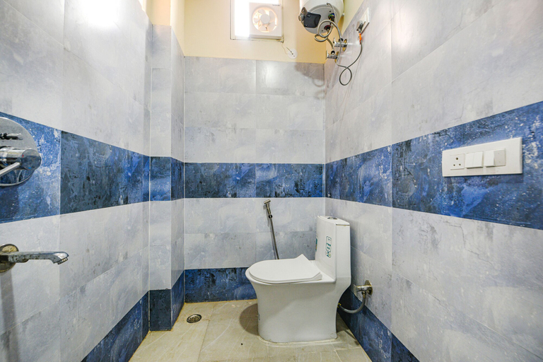 Bathroom 3, Fabhotel Palm Paradise, Gautam Buddha Nagar