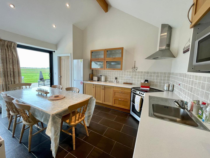 Others 4, Charming 3BR Cottage with Garden | Southerndown, Vale of Glamorgan