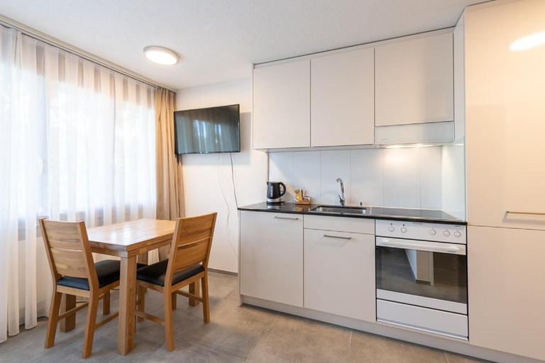 Others 2, Noah Hotel, Hinwil