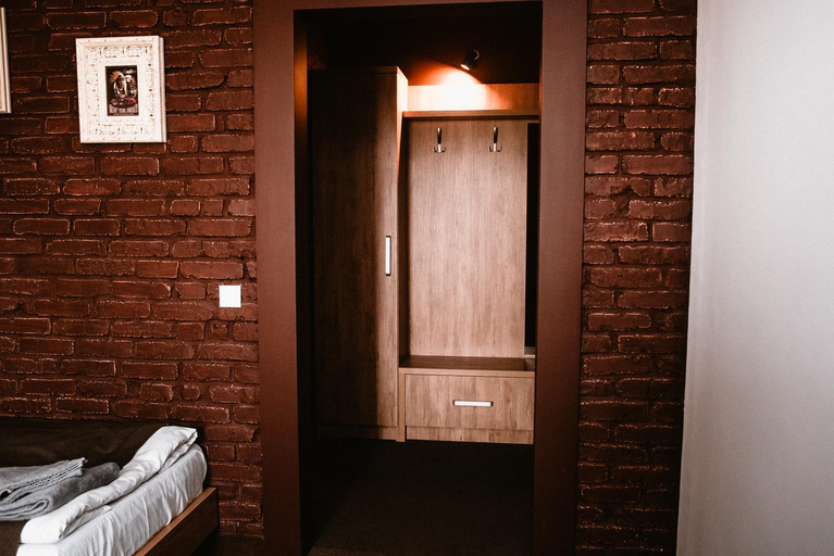Bedroom 3, Clubhouse, Tysmenyts'kyi