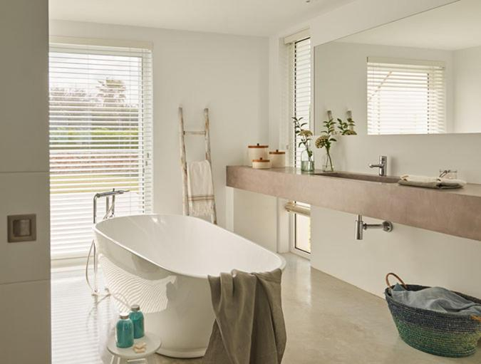 Bathroom, Primera Linea de Mar con Yate "Estancia de Lujo" By Menorca Luxury Broker, Baleares